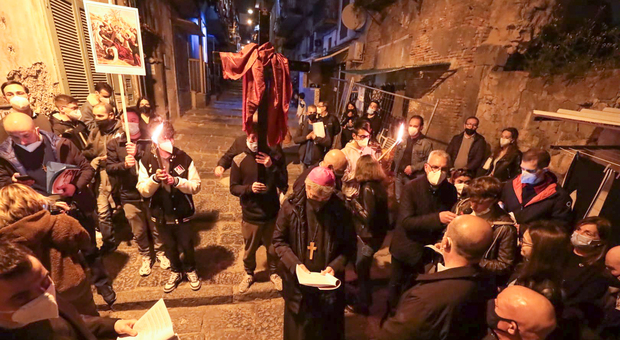 Napoli, la scossa dell'arcivescovo: vincere l'assuefazione alla violenza
