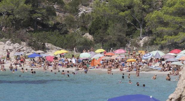 La sindrome della Barceloneta colpisce ancora: Ibiza e Formentera a rischio