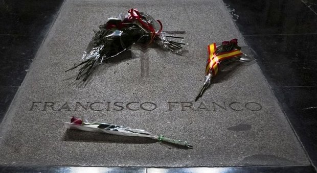 Spagna, il congresso «sfratta» la salma di Francisco Franco dal mausoleo