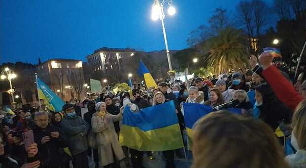 Manifestazione per l'Ucraina in piazza Cavour ad Ancona
