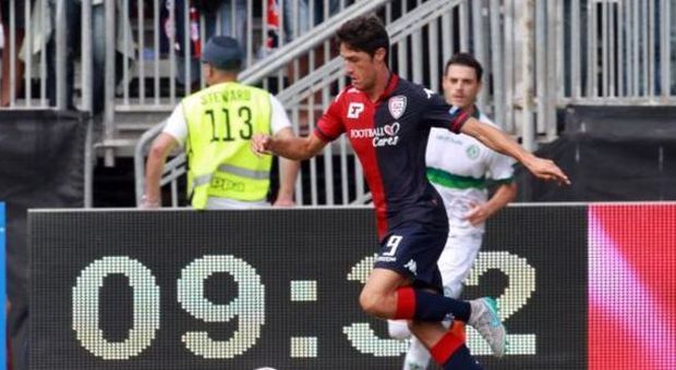 Serie B, il Cagliari e il Cesena tengono il passo del Livorno. Sei gol tra Vicenza e Como