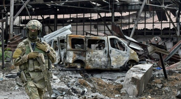 Attacco di droni a base russa, tre militari morti. Mosca accusa l'Ucraina: è il secondo attacco questo mese