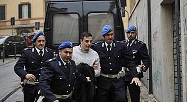 Luca Varani controllato dalla polizia penitenziaria