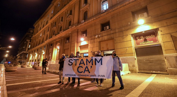 Covid a Napoli, ristoratori e partite Iva chiamati a raccolta: ma alla protesta partecipano solo in trenta