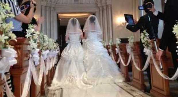 ​Nozze gay: Chiesa Ecumenica unisce in matrimonio due ragazze pescaresi