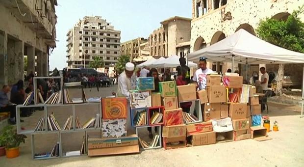 Libia, non solo guerra: a Bengasi una piccola fiera del libro tra le macerie