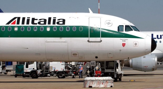 Alitalia, avviato drastico taglio dei costi: - 160 milioni nel 2017
