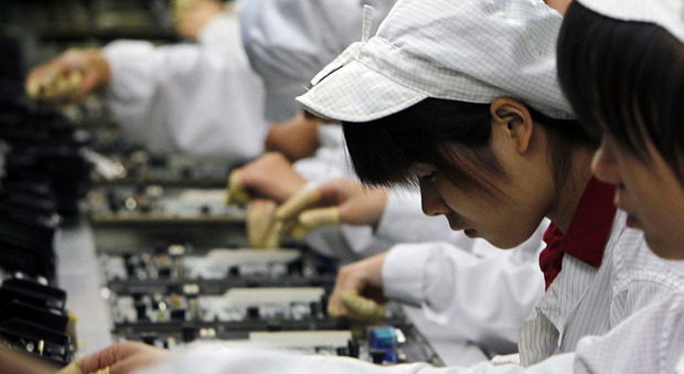 Da Apple a Sony, l'ombra del lavoro minorile sui colossi hi-tech: la denuncia di Amnesty International