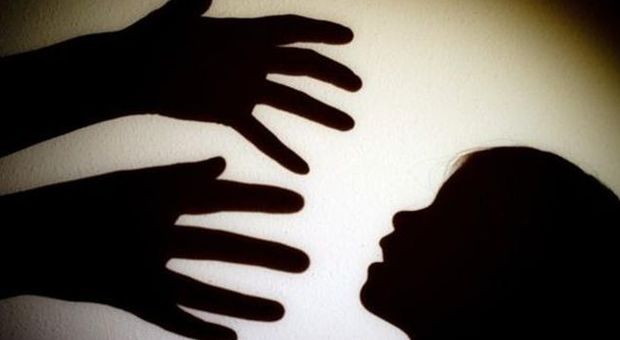 Abusi sessuali dal prof di religione: risarcimento record da 27,5 milioni alle quattro giovani vittime