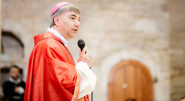 Don Mimmo Battaglia a Napoli, porte aperte e solidarietà: «Sarò vescovo di strada»