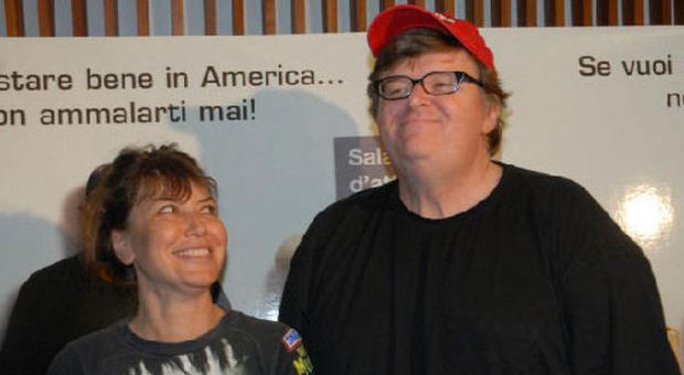 Sabina Guzzanti a Fano per La Trattativa Con lei il regista americano Michael Moore