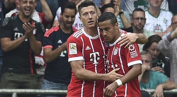 Bundesliga, doppio Lewandowski: il Bayern piega in trasferta il Werder Brema