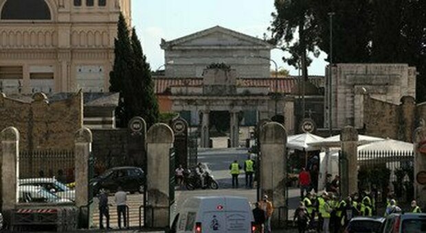 Cimitero di Poggioreale, è polemica sul nuovo regolamento della polizia mortuaria di Napoli