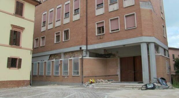 Tribunale di Camerino danneggiato dal terremoto: presto la demolizione. Ecco i tempi dell'intera operazione