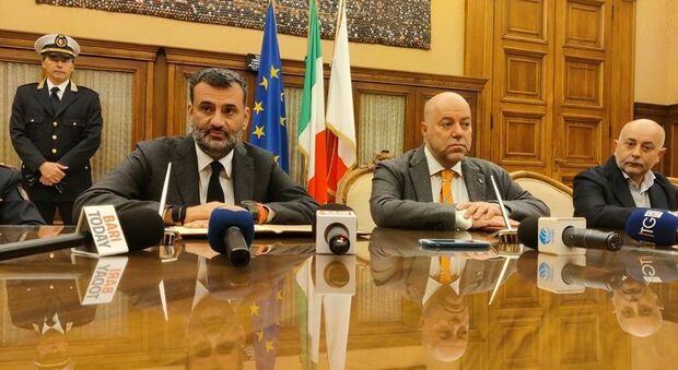 Il procuratore Rossi accanto al sindaco Decaro: «Dal Comune di Bari grandissima collaborazione per la legalità»