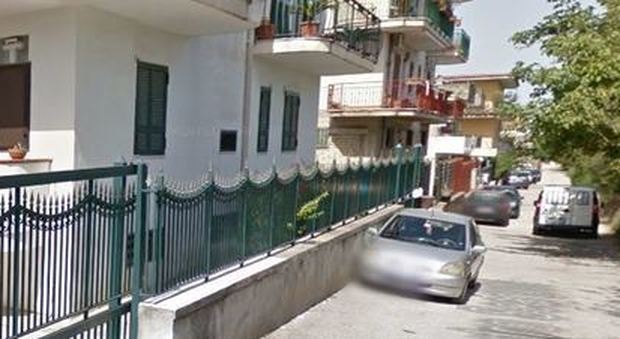 Napoli: cancello scorrevole esce dai binari e travolge bimba di 4 anni, morta nel trasporto in ospedale