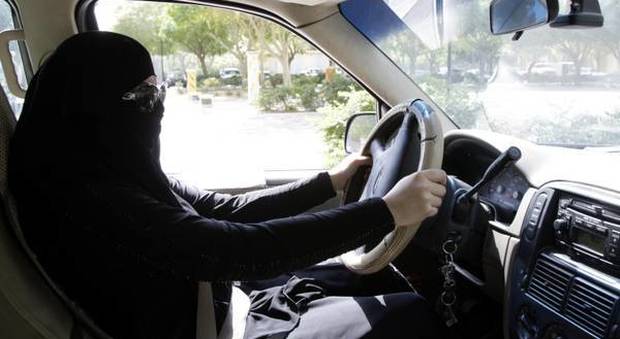 Arabia Saudita , le donne potranno guidare le auto: lo ha deciso il re