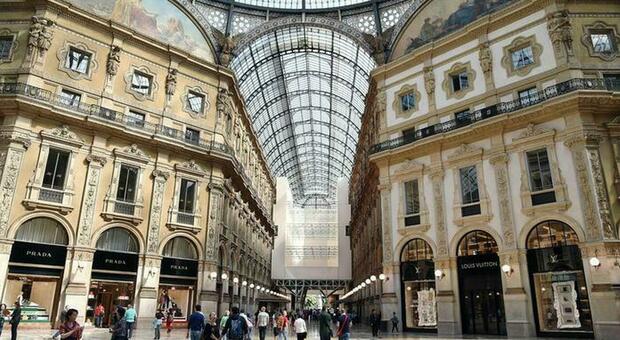 Milano, rivoluzione in Galleria: arrivano Balenciaga e The Bridge, canoni d'affitto alle stelle