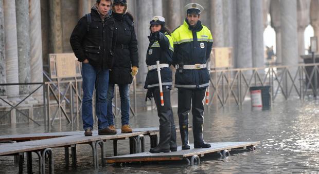 Torna l'acqua alta a Venezia, previsti 110 centimetri nelle prossime ore