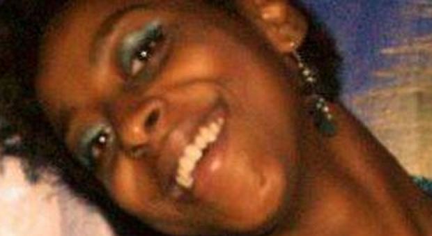 Ragazza italiana di 24 anni trovata morta in casa a Londra: il magistrato dispone autopsia