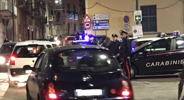 «Filo di banca», rapina e spari: arrestati due banditi a Napoli