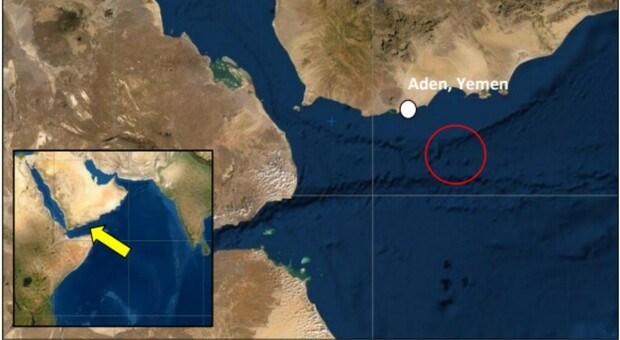La nave Usa colpita da un missile degli Houthi e il giallo dei due Navy Seals scomparsi: l'escalation nel Mar Rosso