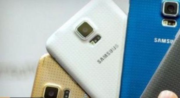 Samsung Galaxy S5, smentiti i rumors sulla scocca in metallo