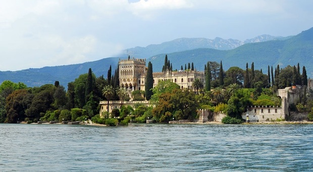 Il fascino del lago di Garda anche d'inverno tra spa e romanticismo