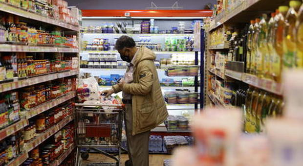 «Il Coronavirus non si prende nei supermercati: i rischi con il contatto con la spesa sono basissimi»