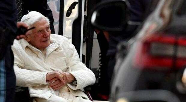 Ratzinger come sta? Misteriosa catena sui social riaccende i fari sulla sua salute: «Pregate per lui»