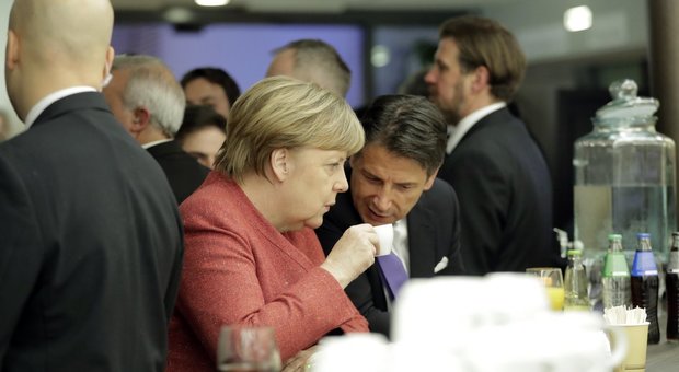 Conte-Merkel e il video "rubato": «M5S in difficoltà per i sondaggi»