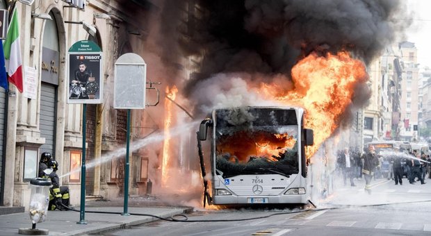Roma, corse perse, roghi e pochi bus: l'inchiesta della Corte dei Conti mina il salva-Atac