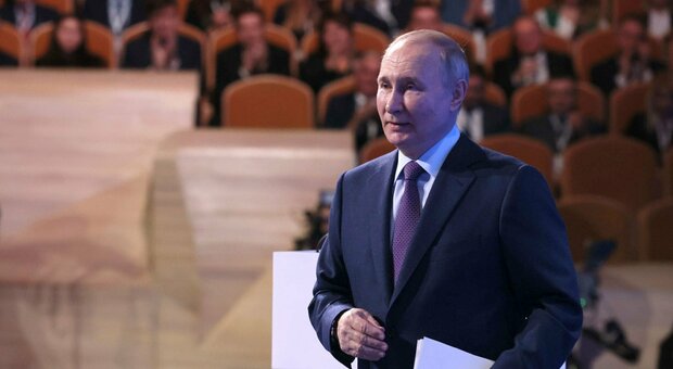 Putin, mandato d'arresto internazionale dell'Aja: «Crimini di guerra per la deportazione di bambini»