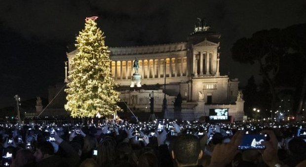 Natale, Acea: inaugurate le nuove luminarie a Roma