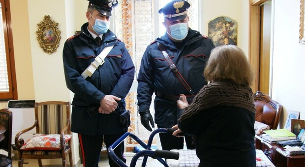 «Sono sola e al freddo», carabinieri in soccorso di un'anziana in Alta Irpinia
