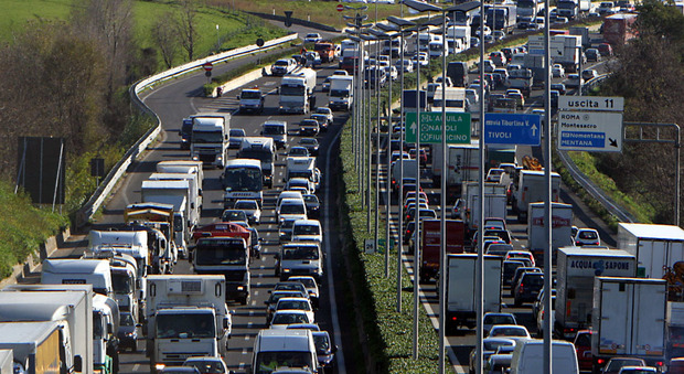 Traffico in tilt, Gra bloccato: 5 km di coda sulla Tangenziale