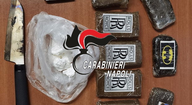 Pomigliano, scoperti con droga in casa: arrestati due pusher