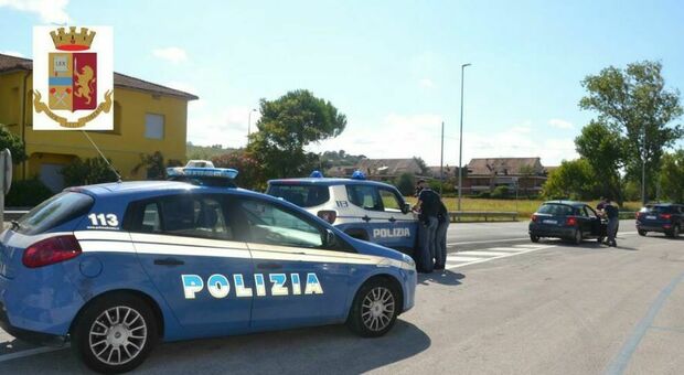 Zuffa titolare-dipendente a Senigallia: la polizia irrompe nel campeggio