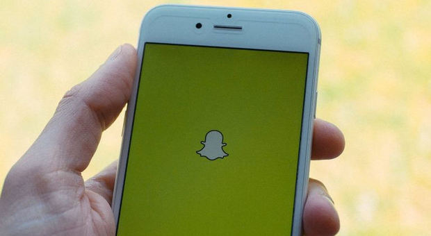 Snapchat, su iPhone non si potranno più registrare in segreto foto o video: risolto bug di iOS 11