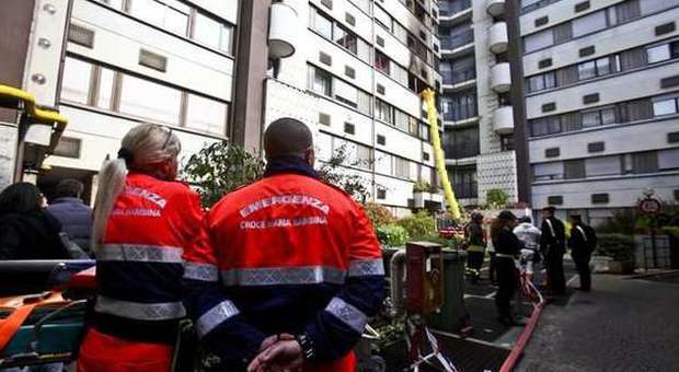 Milano, esplode la bombola di ossigeno e la palazzina va a fuoco: morte carbonizzate madre e figlia