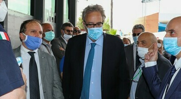 Coronavirus, il prefetto di Napoli a De Luca: «C'è intesa per superare i problemi»
