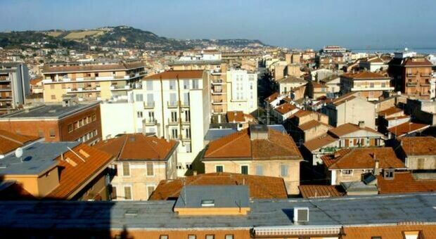 Aumentano gli abitanti a Porto d’Ascoli. La sinistra accusa, Gabrielli: «Cambieremo il Prg»