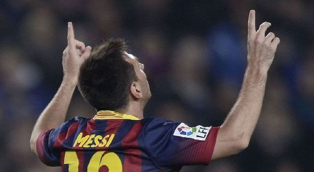 Messi chiede un rinnovo da 25 milioni l'anno Il Barcellona prende tempo, il Psg incalza