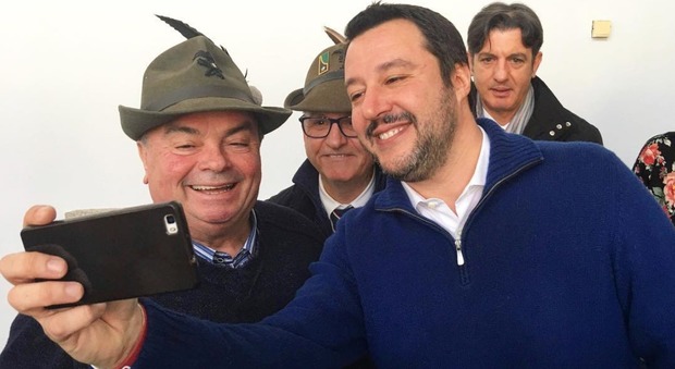 Salvini: "Leva obbligatoria contro i rigurgiti razzisti, è meglio per la democrazia"