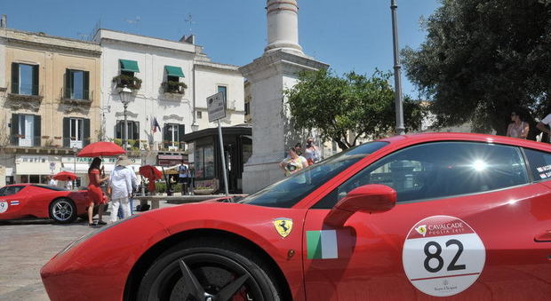 Ferrari, un raduno di bolidi all'ombra del Barocco
