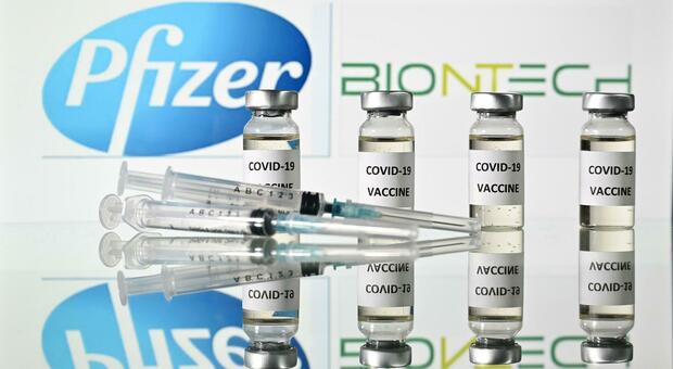 Vaccino Covid, annuncio di Pfizer: «Il nostro è efficace al 95%»