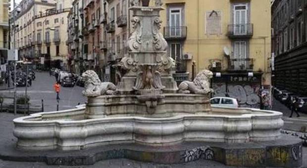 Napoli . Fontana di Monteoliveto