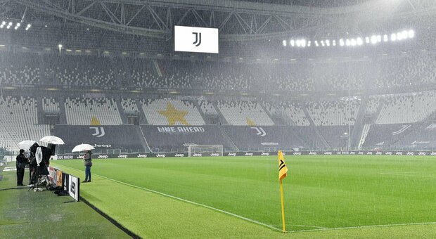 L'Allianz Stadium di Torino per la partita fantasma tra Juve e Napoli di domenica sera