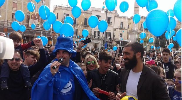 Anche Lecce si ferma: tutti in blu per l'autismo