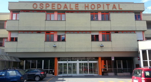 Aosta, un bimbo nato positivo: reparto dell'ospedale riorganizzato